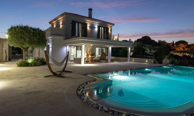 Ermionida House | Ermioni Villa Eternity Pool & Tennis Court