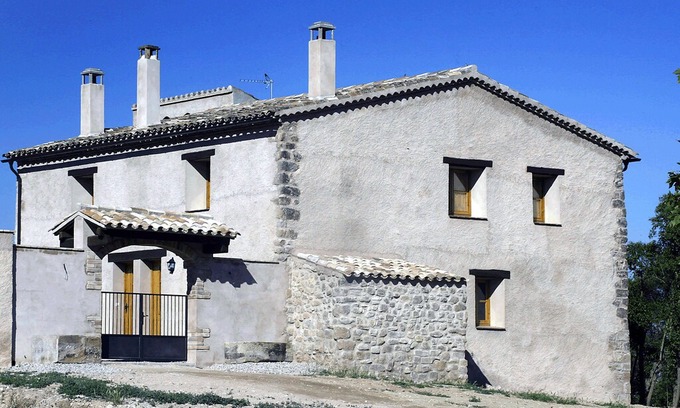Maians Cottage | Comfy Cottage in Maians with Swimming Pool