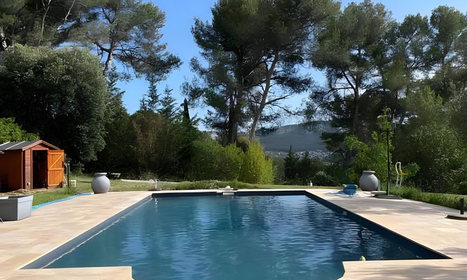 Aubagne Apartment | Escape and Comfort in Aubagne with Shared Pool