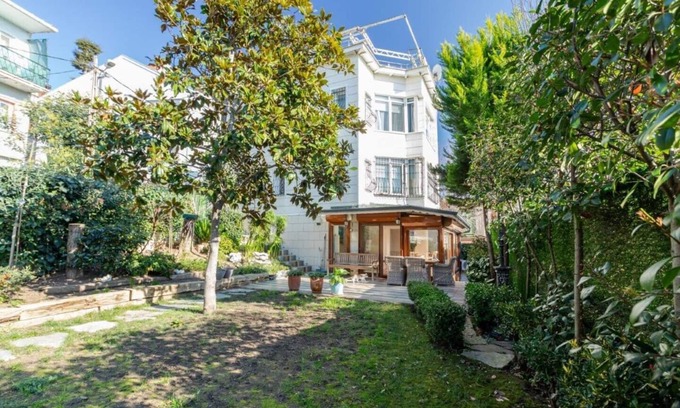 Cengelkoy Mahallesi House | Escape to a serene retreat in the heart of Cengelkoy where modern comfort meets historic charm