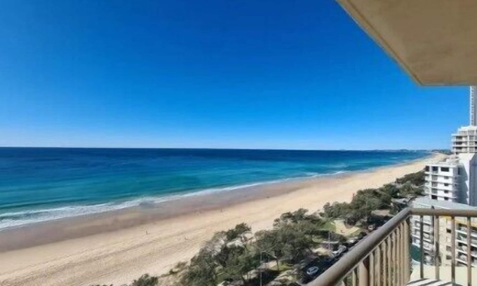 Surfers Paradise Apartment | Escape to Esplanade Beachfront Holiday Suite