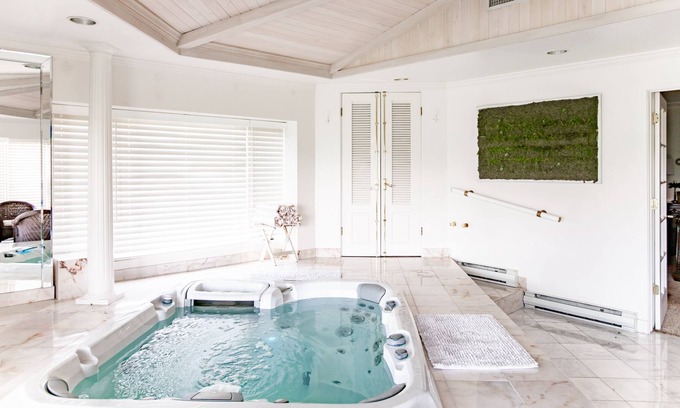 Grand Junction House | "Escape to Luxury: Enjoy Spectacular Views & An Indoor Hot Tub!
