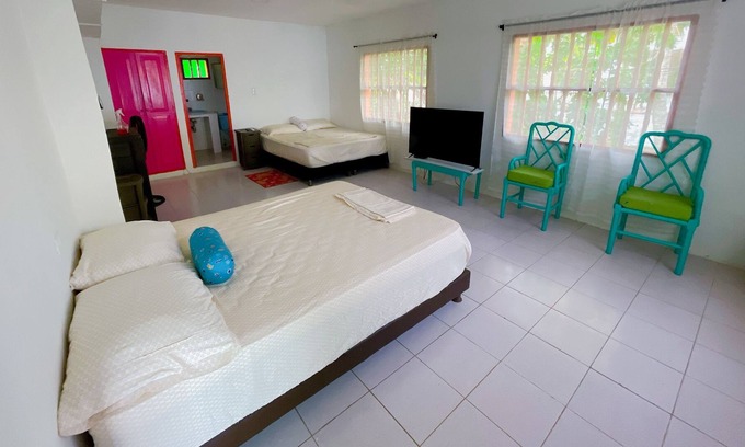 San Antero Cabin | Escape to paradise with your family in our stunning beachfront home!