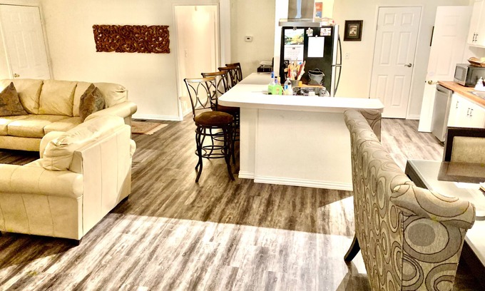 Gordonville House | Escape to the country and 21 acres. Sleeps 6 - W. Side minutes to Lake Texoma