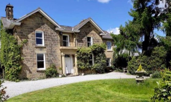 Coedpoeth Apartment | Escape to the Country @ Bron Offa Bach