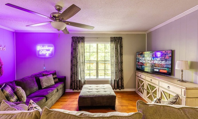 Sevierville Cottage | Escape to the Great Smoky Mountains! 🍁⛰️ Pet Friendly 🐾