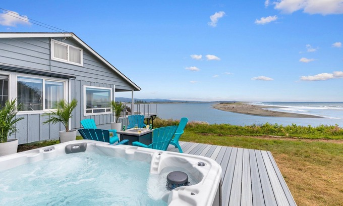 Smith River House | Escape to "The VUE" A Waterfront Gem with Hot Tub
