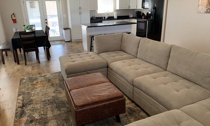 La Verkin House | *ESCAPE to ZION* Hot Tub and RV Parking VERY CLEAN