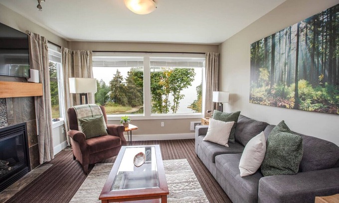 Regional District of Nanaimo Condo | Escape & Unwind in Suite A