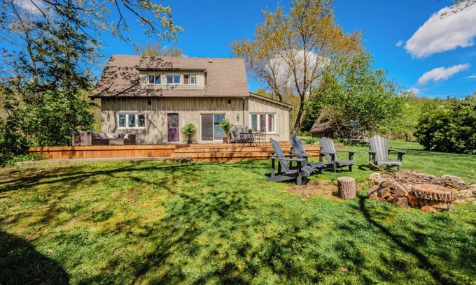 Burlington Cottage | Escarpment Escape - 1 Bedroom Loft Cottage: Huge Deck, Panoramic views, Trails