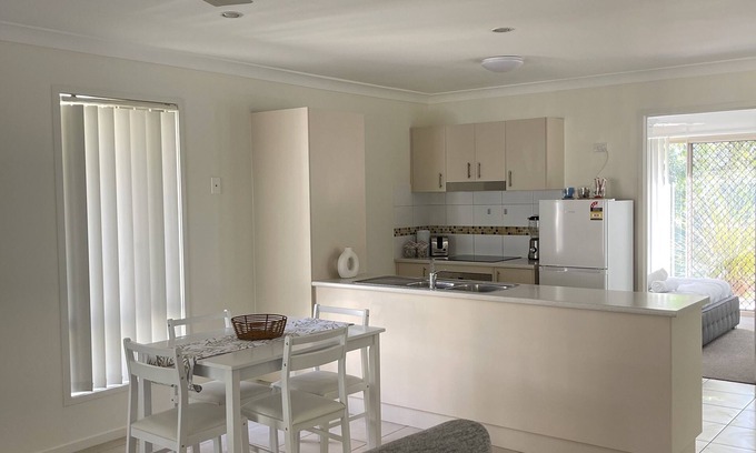 Esk House | Esk Mountain View Lodge