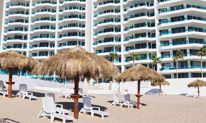 Puerto Penasco Hotel | Esmeralda Beach Resort