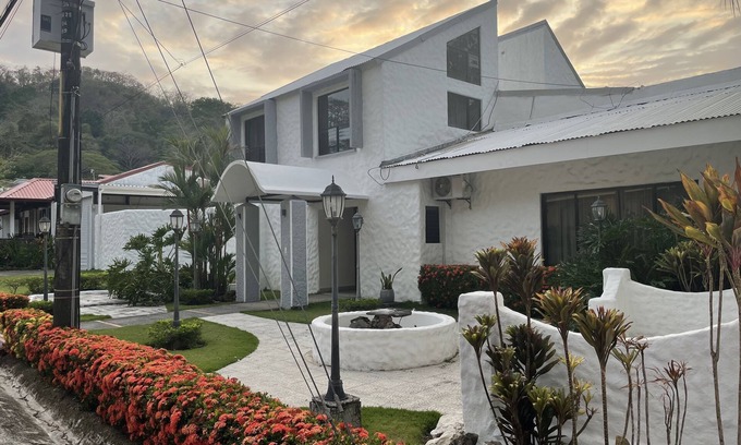 Punta Leona House | Espaciosa Casa a 2 minutos de la Playa