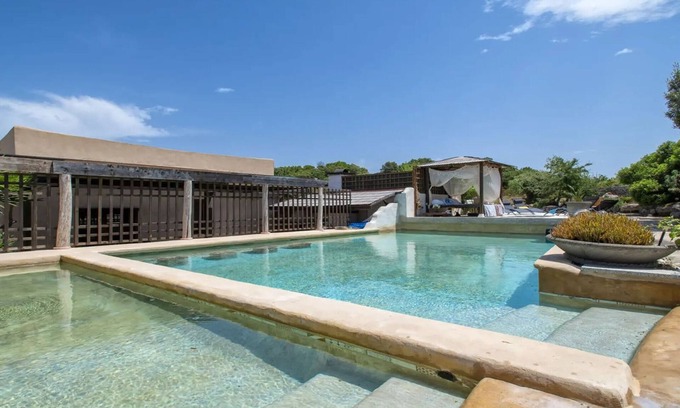 Alghero Apartment | Essenthia - ID 3 - Nine Bedroom Apartment, Sleeps 18