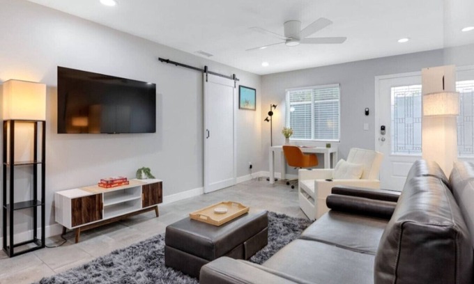 Grant Hill Apartment | Estancia|HEATED Pool/Spa|Downtown|Freeways|Beaches