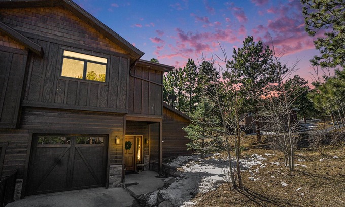 Estes Park House | Estes Park Luxury Family Retreat- EV Charger/Hot Tub/Game Room/Outdoor Fire Pit