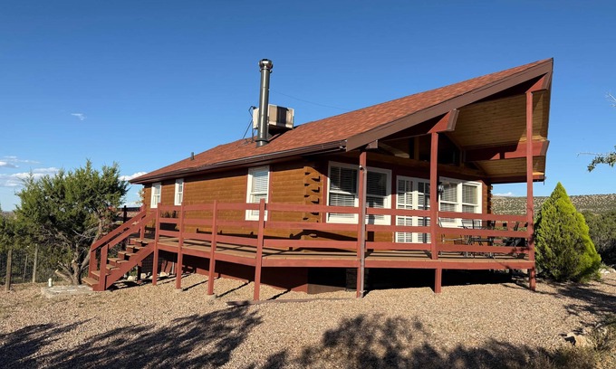 Placitas House | Estrella Vista– Rustic Charm Meets Celestial Skies