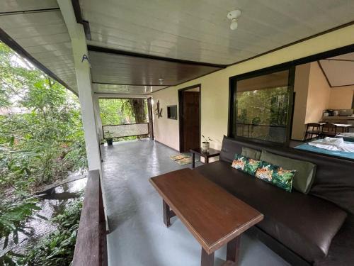 Tortuguero Apartment | Estudio Jaguar 2 o piso Casa Jaguar