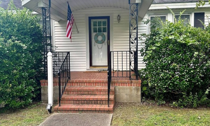 Onancock Cottage | ESVA Down by the Sea & Pet Friendly