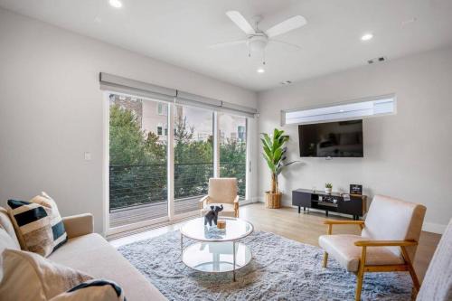 South Central Houston House | Ethereal Rooftop Retreat @ Midtown/Eado