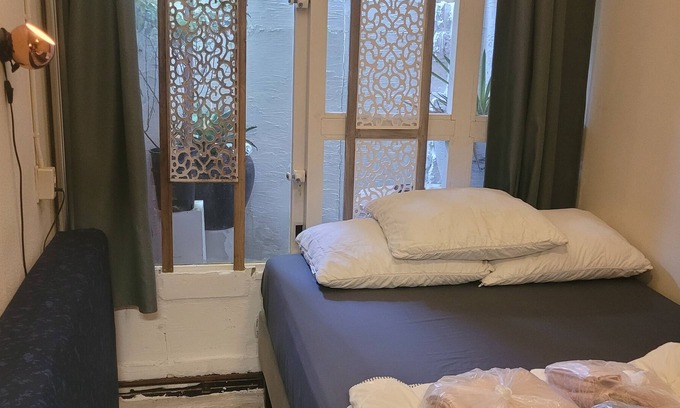 Duivendrecht Apartment | Euids+flight/train tickets required 2mx3m room + 1mx1m bathroom