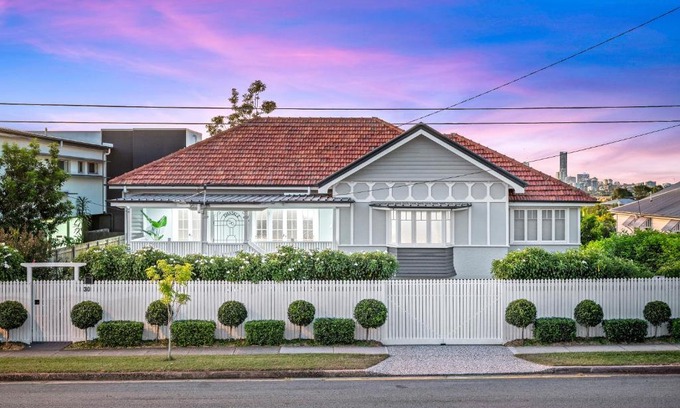 Greenslopes House | Evandale, 1920’s Historic ,Stunning and Modern home with amazing City views