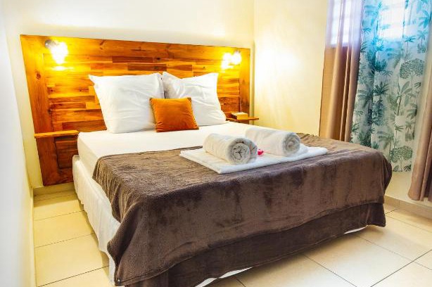 Port-Louis Apartment | Evasion en plein cœur de la ville T2 Jacuzzis Sauna et piscine au centre de Port-Louis