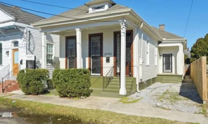 Treme House | Eve's Bayou the perfect little taste of New Orleans in the heart of downtown.