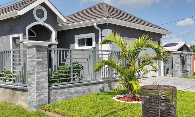 Old Harbour Villa | Evertonbnb 22 - Relaxing 2-Bedroom Villa with Pool