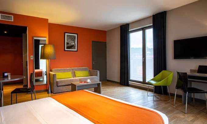 9th Arrondissement Hotel | Everything You Need For The Perfect Vacation! Pets Are Welcome!