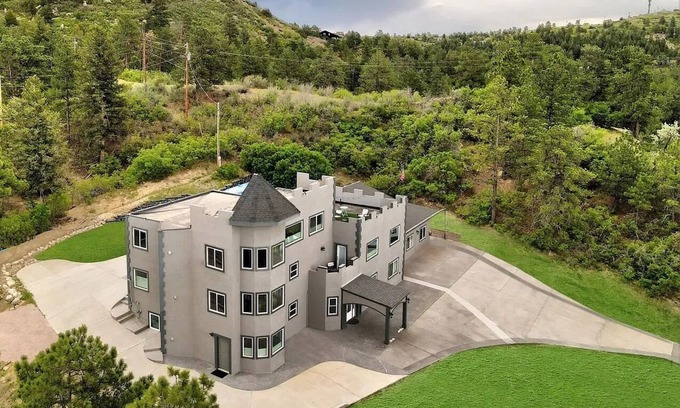 Castle Pines North Condo | Excalibur 3BR 4BD 2BA Sleep6 Accessible Camper Parking Shop Golf