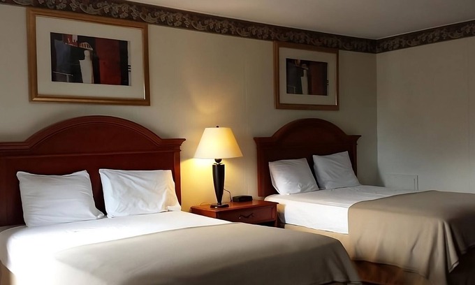 Campbelltown Hotel | Excellent Choice! 4 Budget-Friendly Units Near Zoo America, FREE Breakfast!