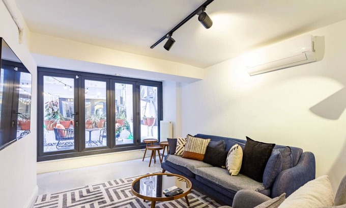 Cihangir Apartment | Excellent Flat with Lovely Backyard in Cihangir