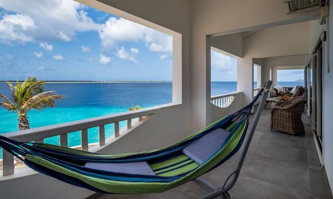 Kralendijk Apartment | Exceptional Oceanfront Penthouse Delfshaven Sanddollar Resort