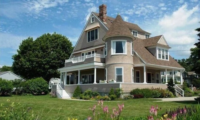 Kennebunk House | Exceptional Oceanfront House With Private Beach & Backyard