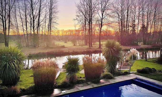 Harlow House | Exceptional retreat near University of Oregon Athletics. Casa del Roots