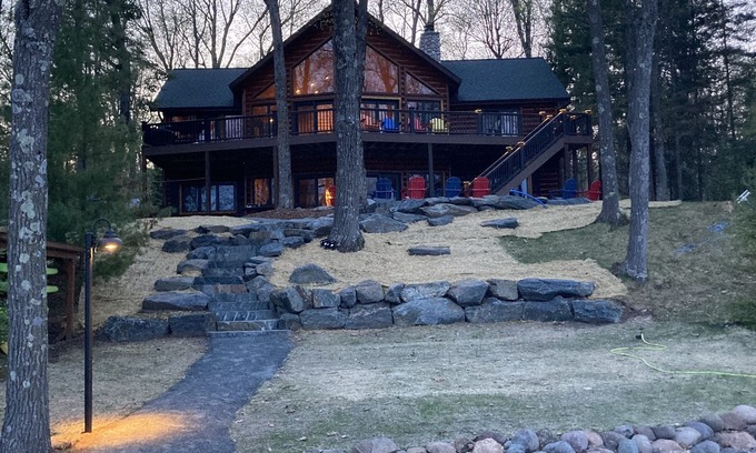 Hayward House | Exceptional Round Lake Cabin!