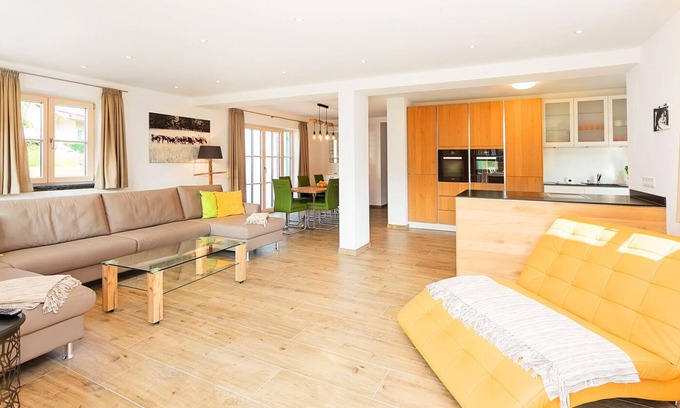 Garmisch-Partenkirchen Apartment | Exclusive apartment "Elmau" with gigantic mountain view in Garmisch-P.