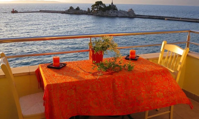 Trpanj Apartment | EXCLUSIVE 2 Bed SEAFRONT Apt - STUNNING VIEWS (new)