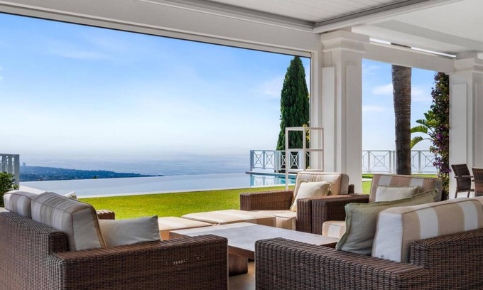 Marbella Villa | Exclusive 6 Bedroom Mansion by Lodgerstrip