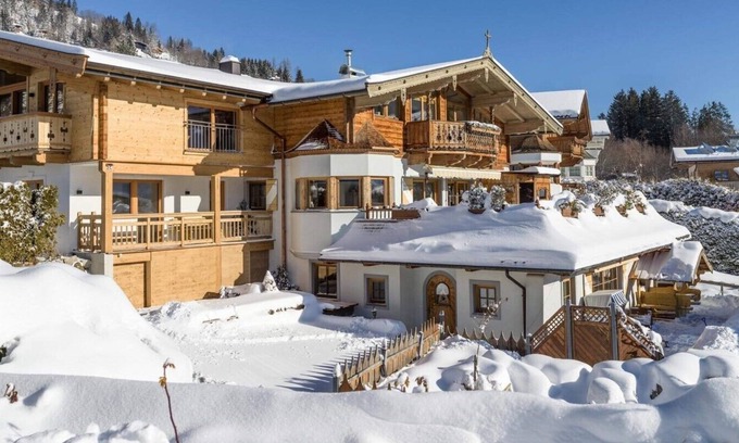 Kitzbuehel Ski Chalet | Exclusive CHALET WEINBERG - almost 300 m2 of living space for up to 14 people
