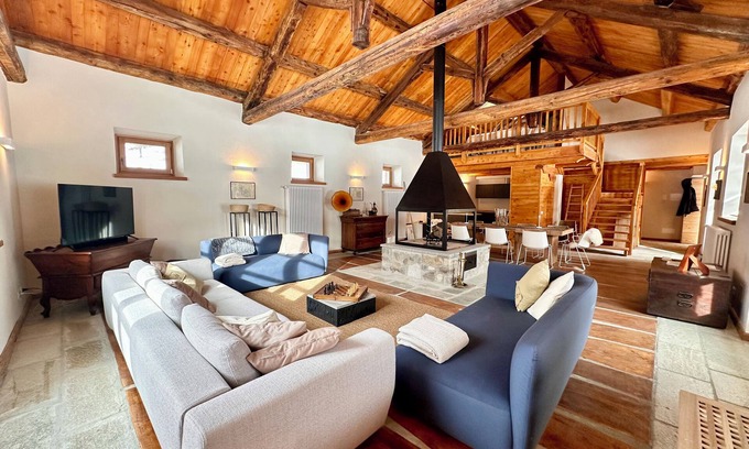 Cesana Torinese Ski Chalet | Exclusive chalet with direct access to ski slopes