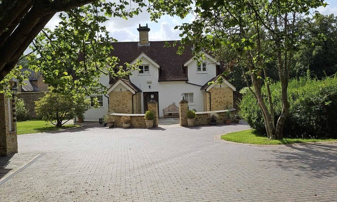 Lingfield Cottage | Exclusive cottage in the heart of the forest