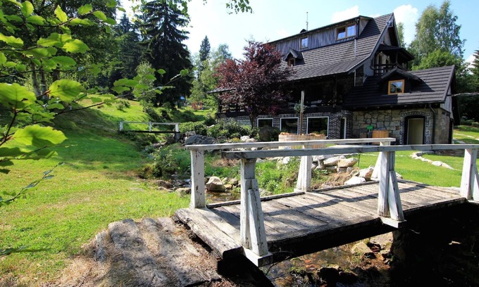 Szklarska Poreba Other | Exclusive creekside holiday home with swimming pool