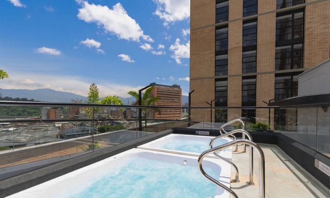 San Diego Apartment | Exclusive -El Poblado Pad–Cowork & Outdoor Jacuzzi