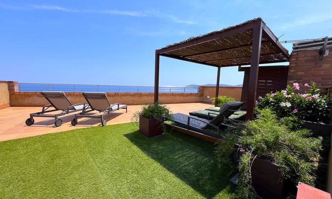 Llanca Apartment | Exclusive Holiday Apartment with Excellent Sea Views and Private Pool.