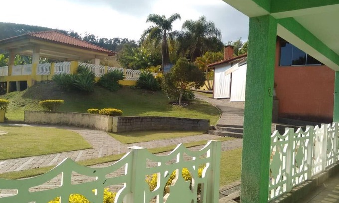 Pinhalzinho House | Exclusive Resort with Lake, Swimming Pool, Party Room and Barbecue.