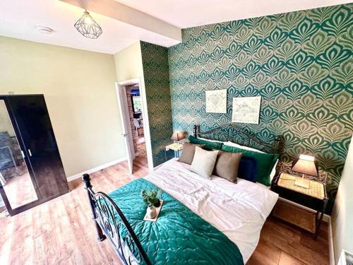 Cwmbran House | Exec 2 bed lodge in rural Wales with Cymru Holidays