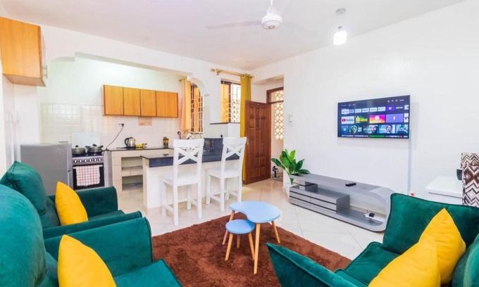 Mombasa Apartment | Executive 1 bedroom Queensize bed/hot shower/fast Wi-fi