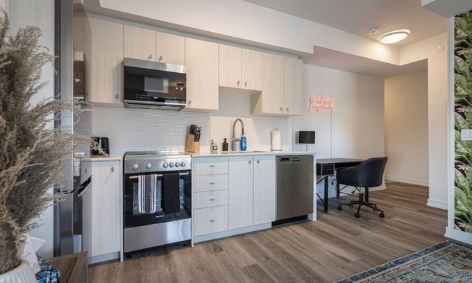 Kitchener Apartment | Executive 2BD+Wifi+Parking+EV (Gym & Pool soon!)